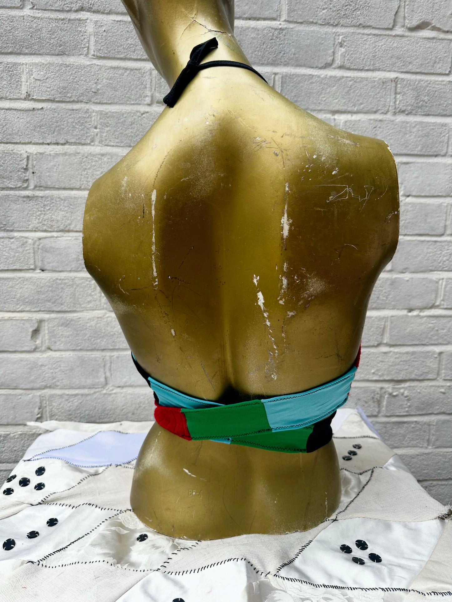 Chequered Halter neck ring pull detail